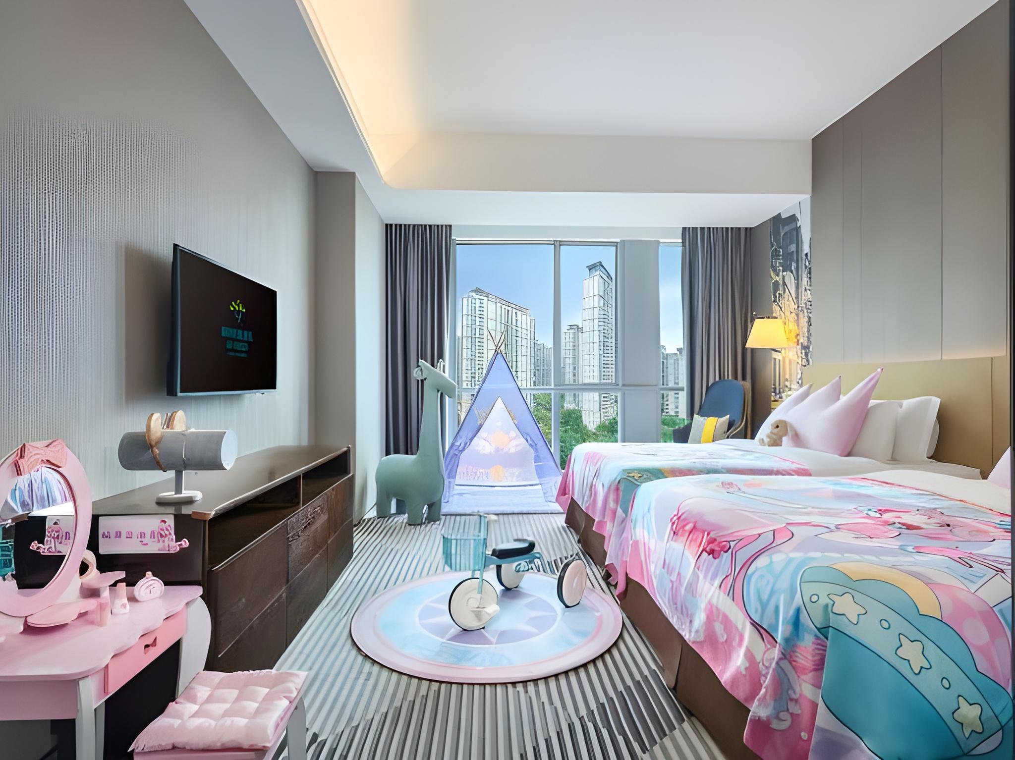 Theme, Family, King Bed