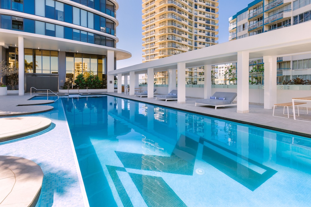 Meriton Suites Surfers Paradise 5/50