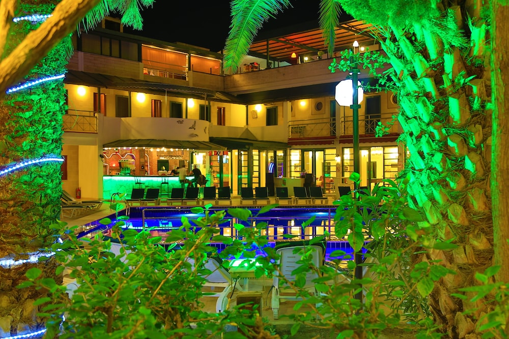 Hotel Bleu Nuit 1/50