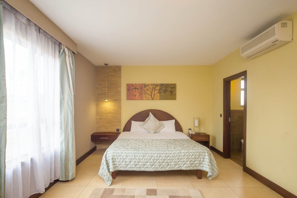 Taarifa Suites 12/50