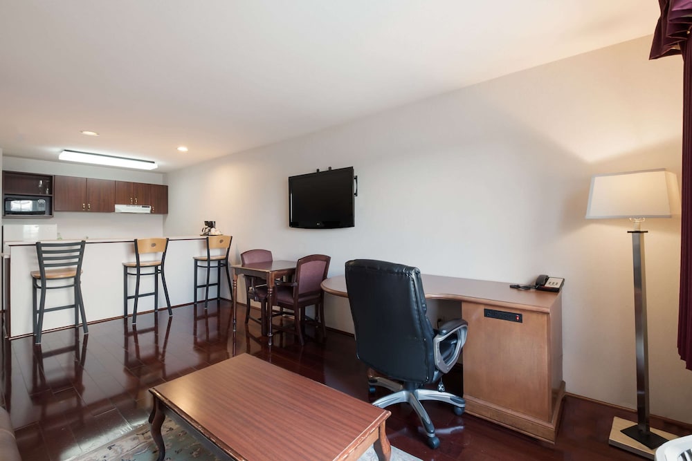Quality Inn Grand Suites Bellingham 26/29