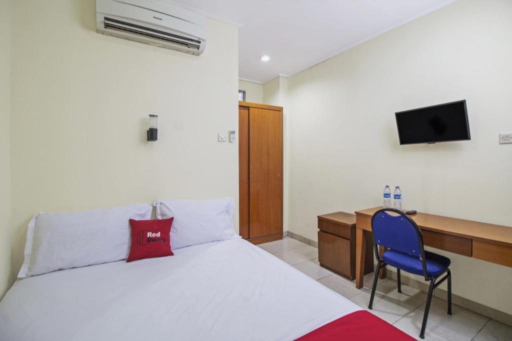 Reddoorz Plus Near Ciputra World Kuningan 2 17/50