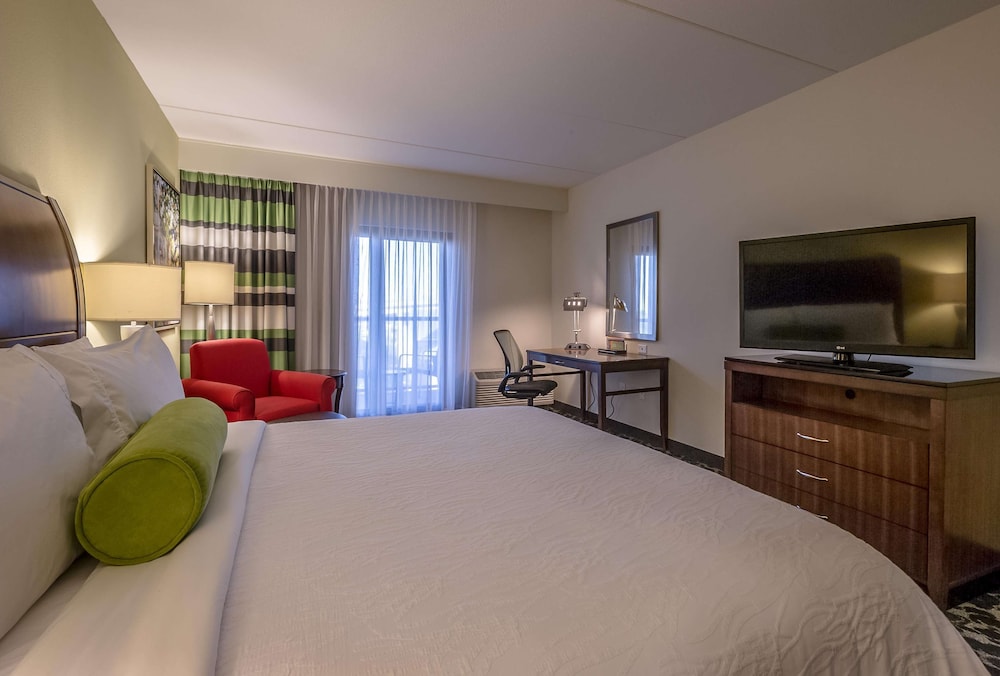 Hilton Garden Inn Charleston Waterfront Downtown 14/77