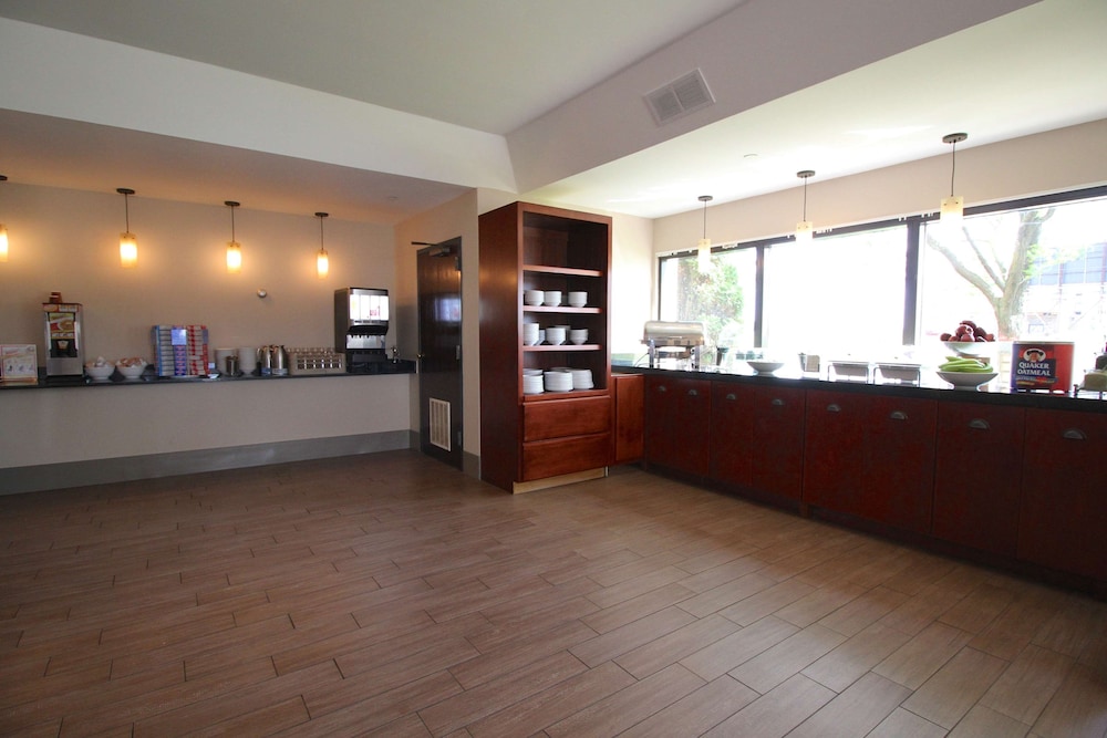 Country Inn & Suites By Radisson Sandusky South OH 3/32