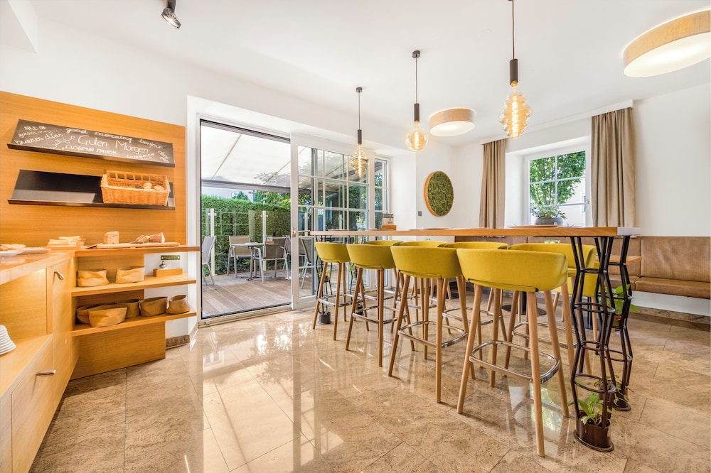 Das Grune Hotel Zur Post - 100 Bio 73/74