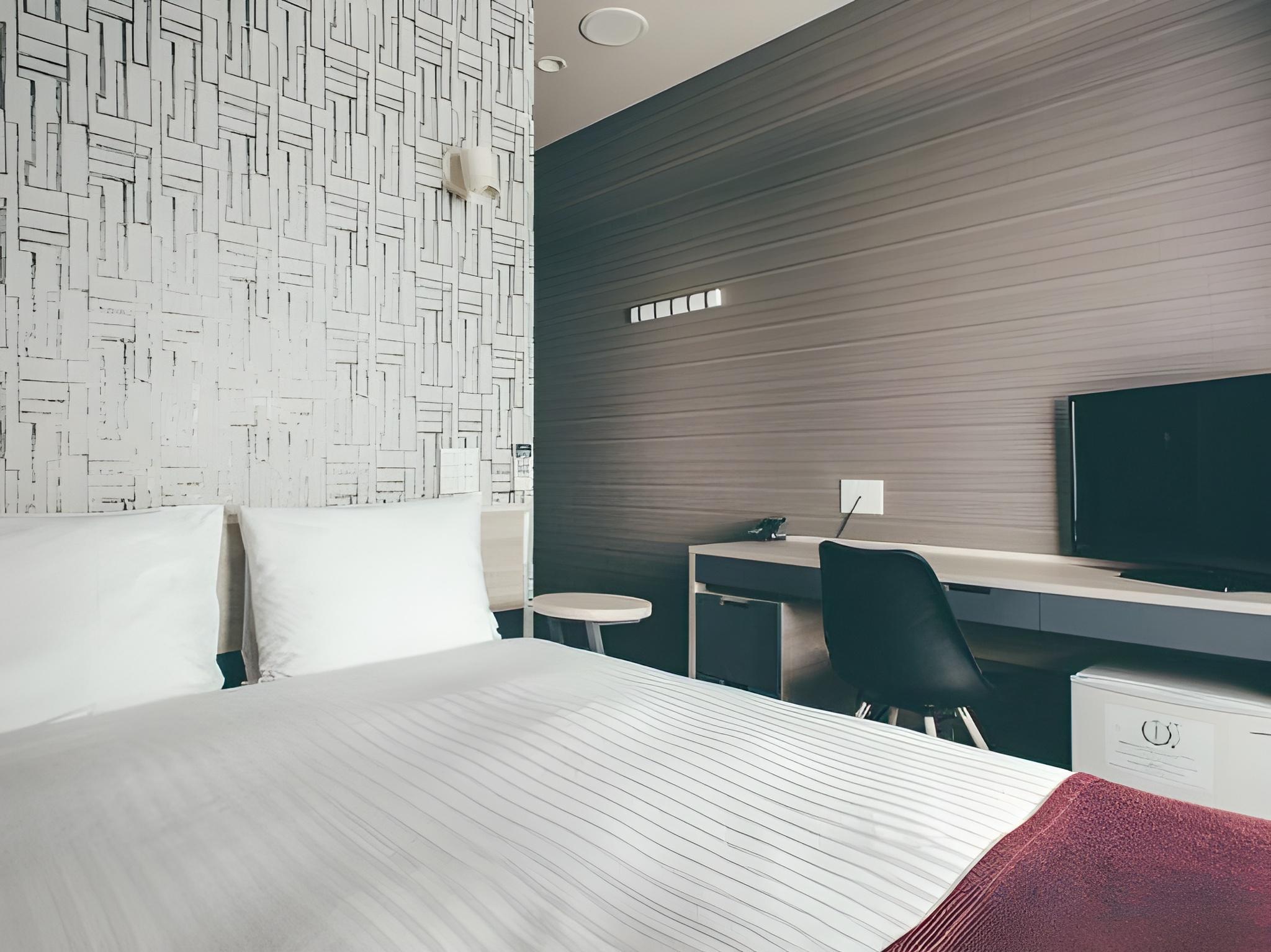Deluxe, Double Bed, Bathtub, Smoking