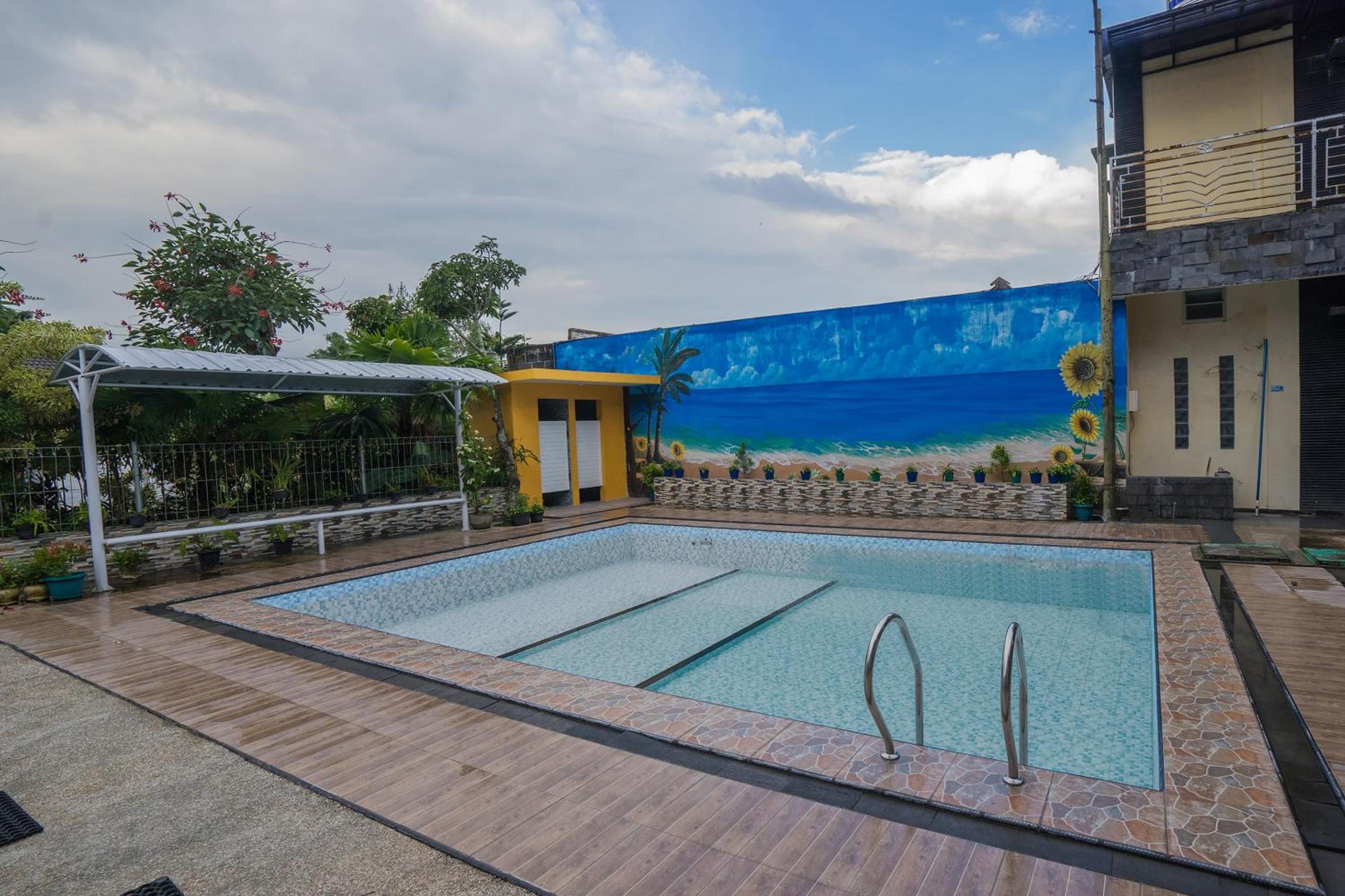 Hotel O Central Batu Near Jatim Park 3 Formerly Bunga Matahari Hotel 35/50