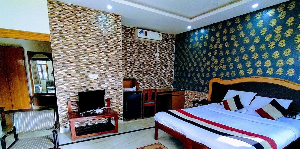 HOTEL SWARAJ RESORTS 33/73