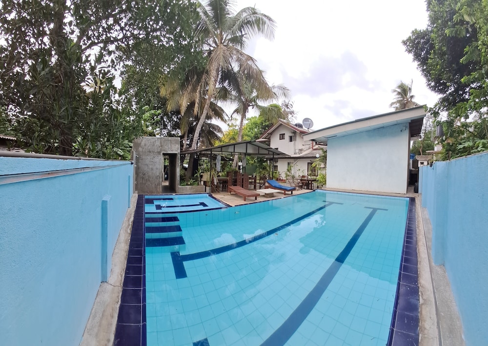 Kutumbaya Resort 24/50