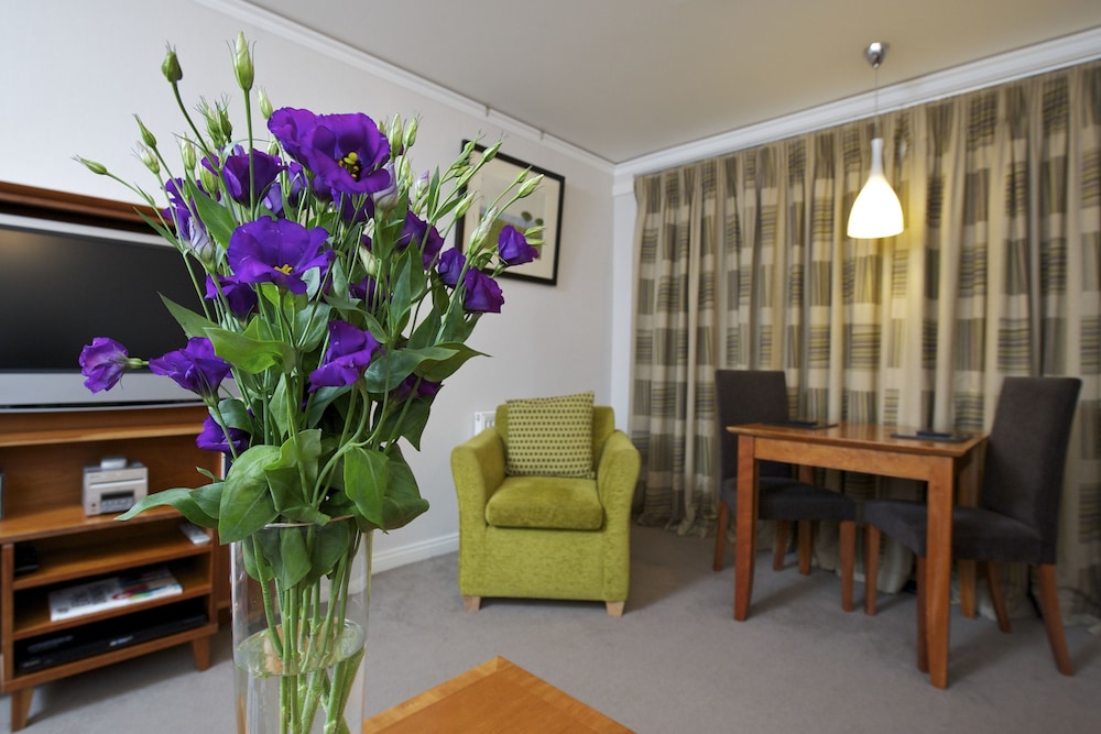 The Knight Residence by Mansley Serviced Apartments 42/46