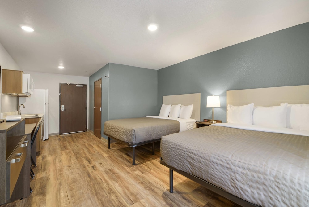 STANDARD, 2 QUEEN BEDS