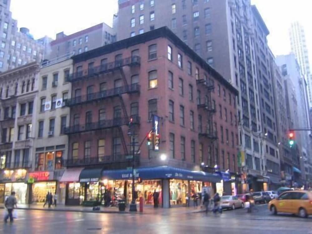 Americana Inn 3/50