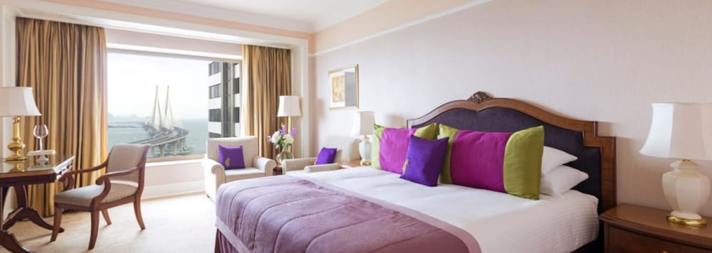 DELUXE, KING BED