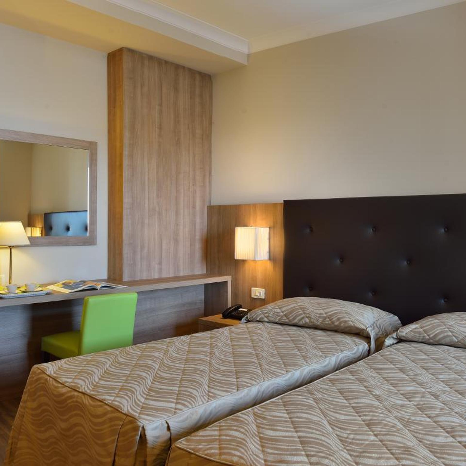 Room, Double or Twin Bed, Lateral Side Sea View