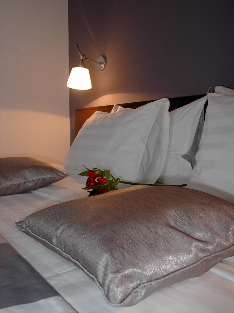 Unique Hotel 27/67