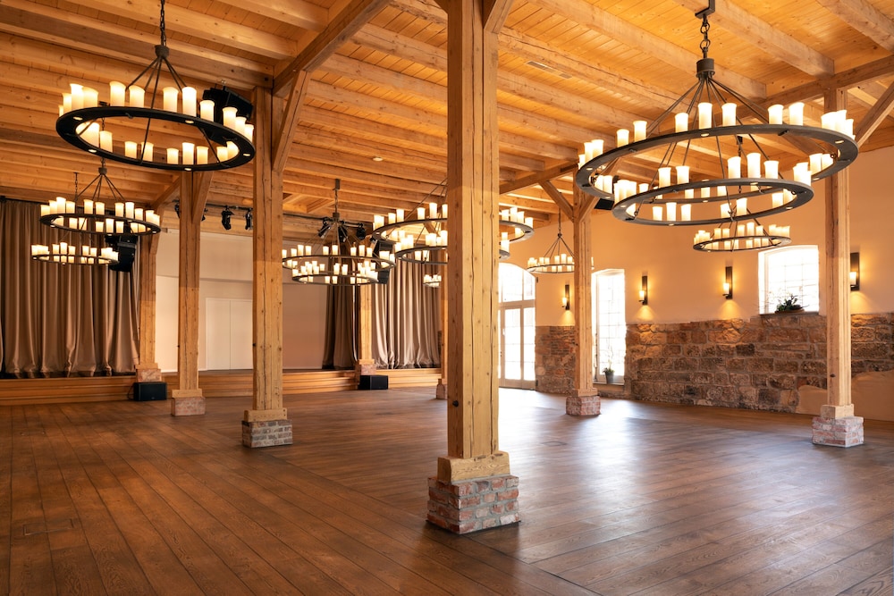 Hotel Brunnenhaus Schloss Landau 26/50