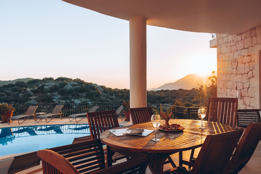 Hill House - Adults Only 31/50