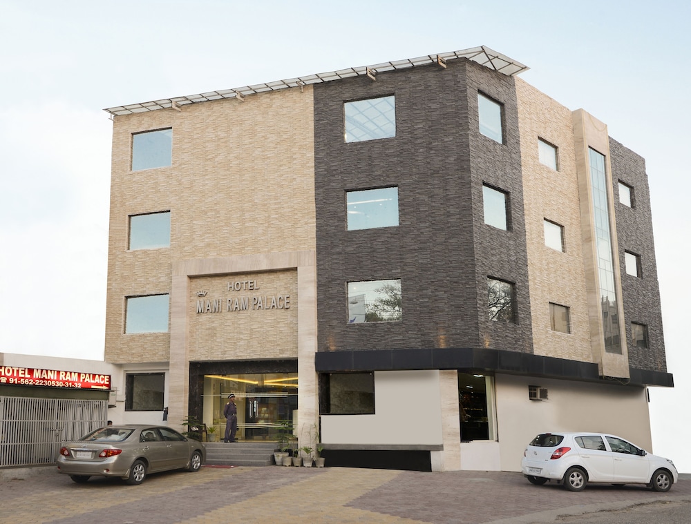 HOTEL MANIRAM PALACE 18/19