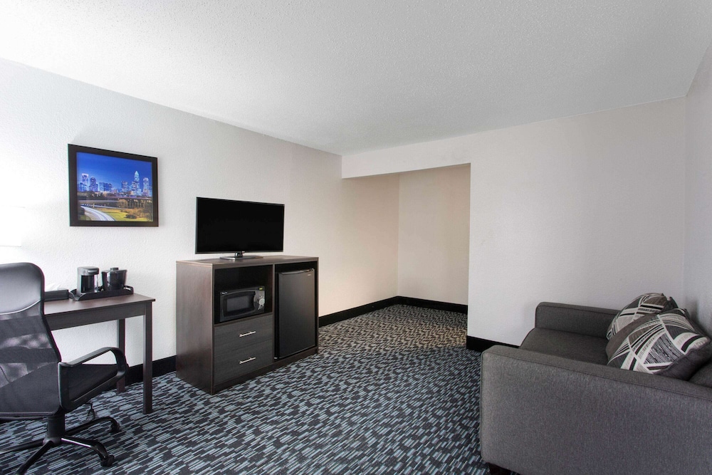 Clarion Pointe Charlotte 42/57