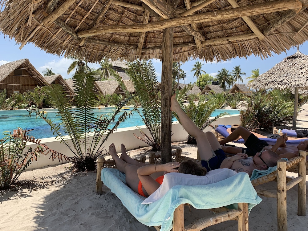 Jambo Beach Bungalows - Hostel 47/50
