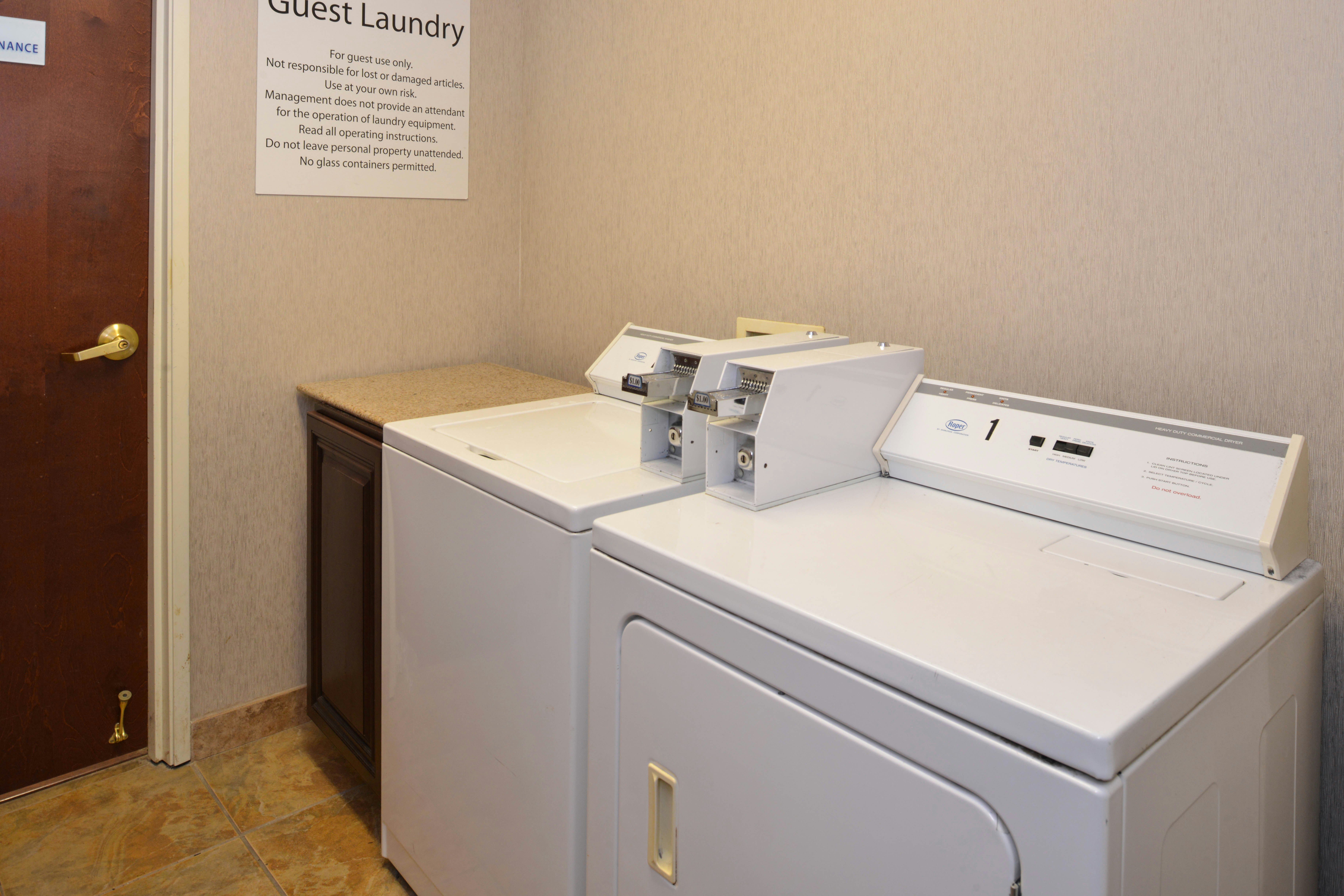 Holiday Inn Express & Suites Youngstown (N. Lima/Boardman) 33/34