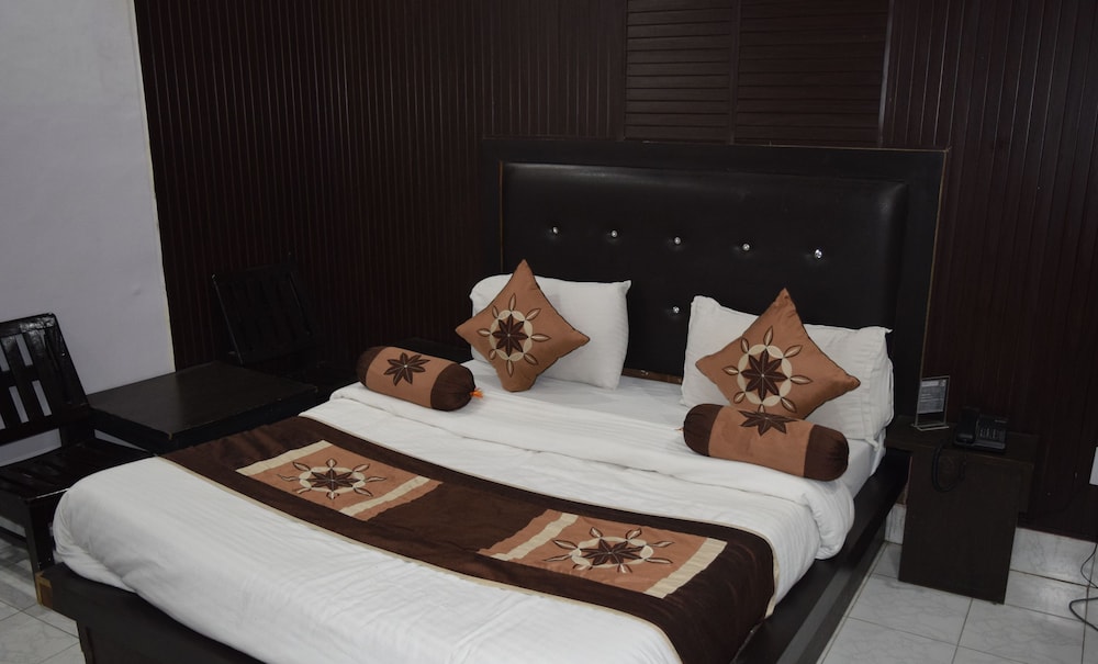 Trishul Hotel 10/27