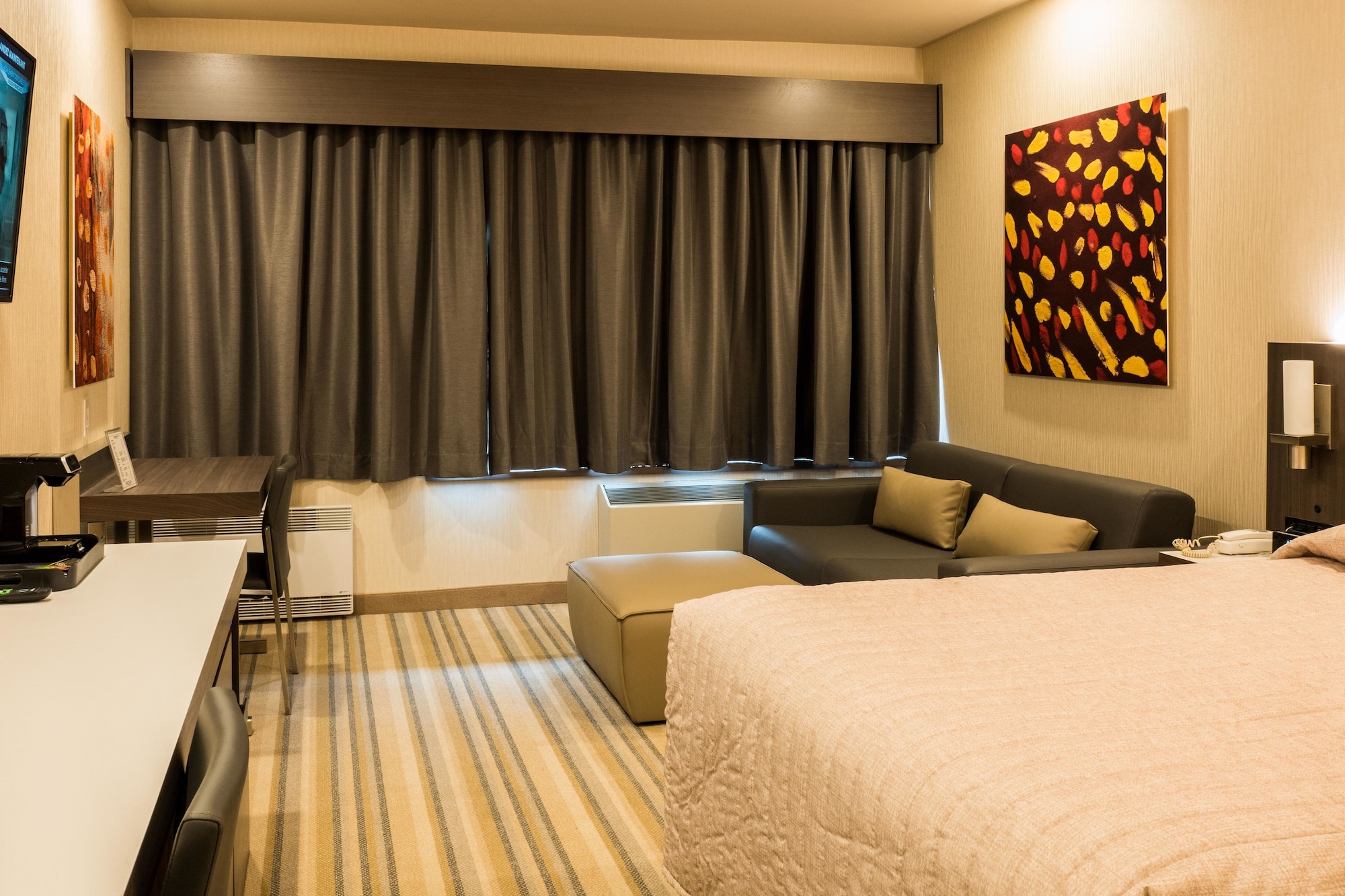 CLASSIC, QUEEN BED, SOFA