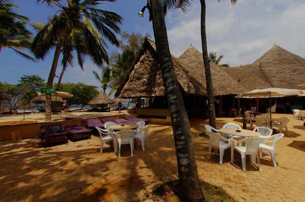 Turtle Bay Beach Club 15/40