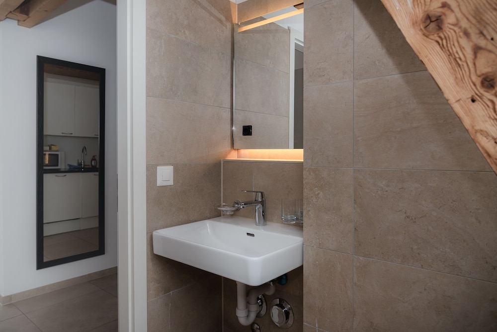 Zurich Furnished Homes 44/50