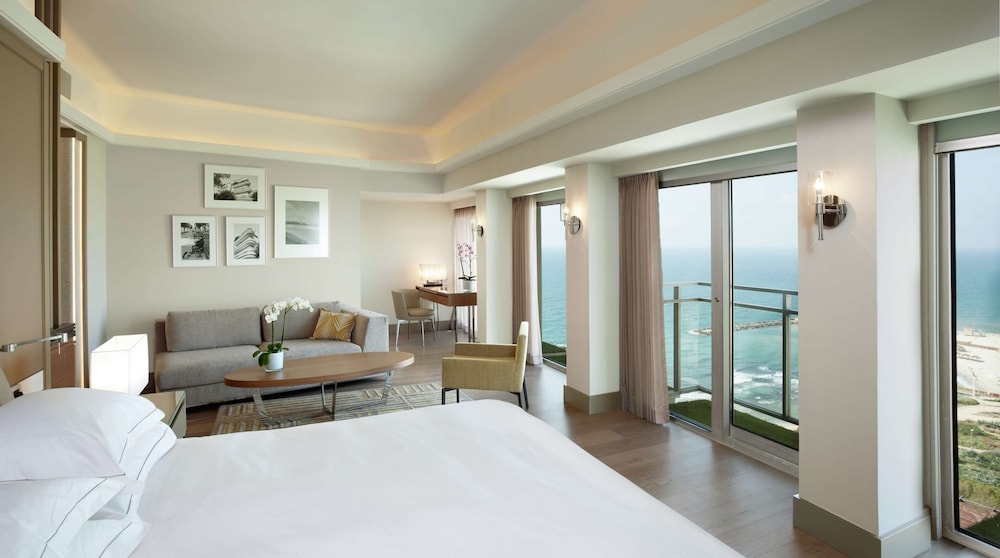 STUDIO, KING BED, GRAND VIEW, SEA VIEW