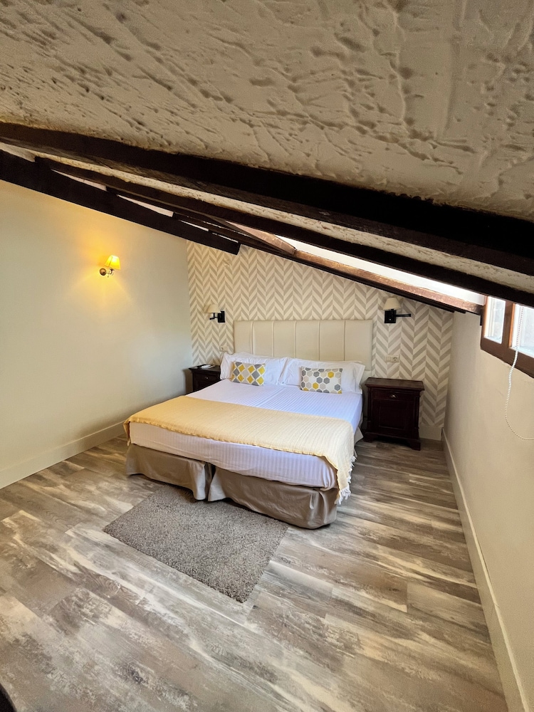 Economy, Double Bed