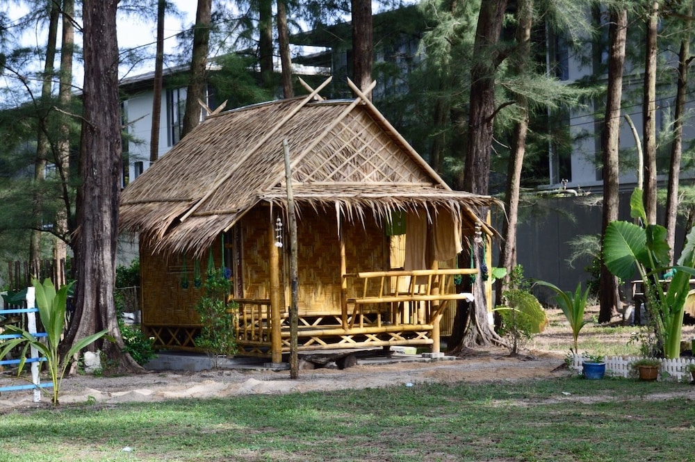 Micky Monkey Beach Hotel 1/50