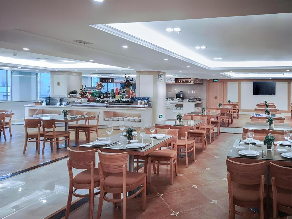 Venus International Hotel (Huizhou West Lake) 40/55