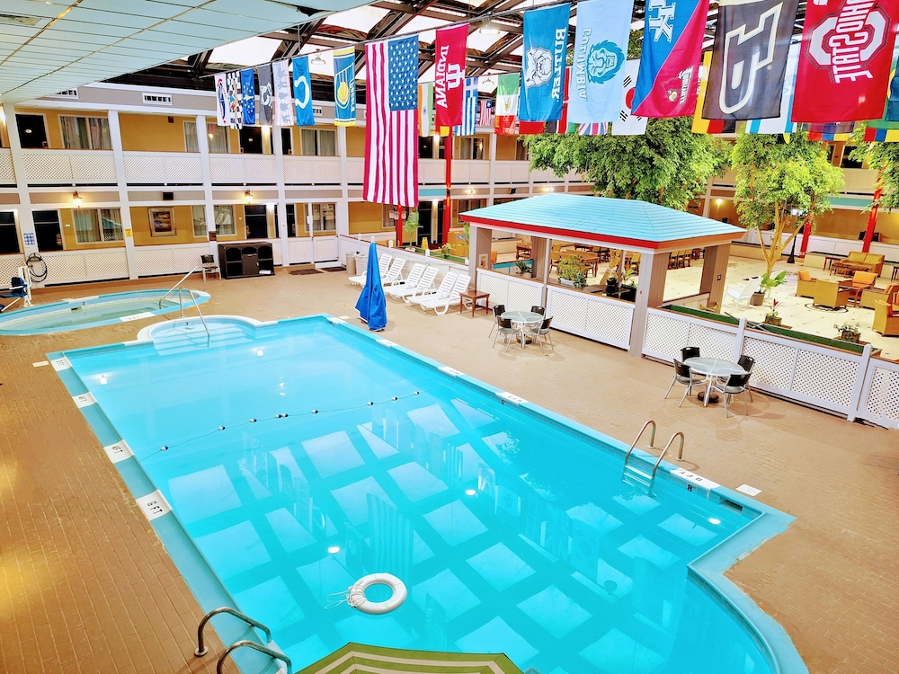 Travelodge by Wyndham Indianapolis Speedway 48/50