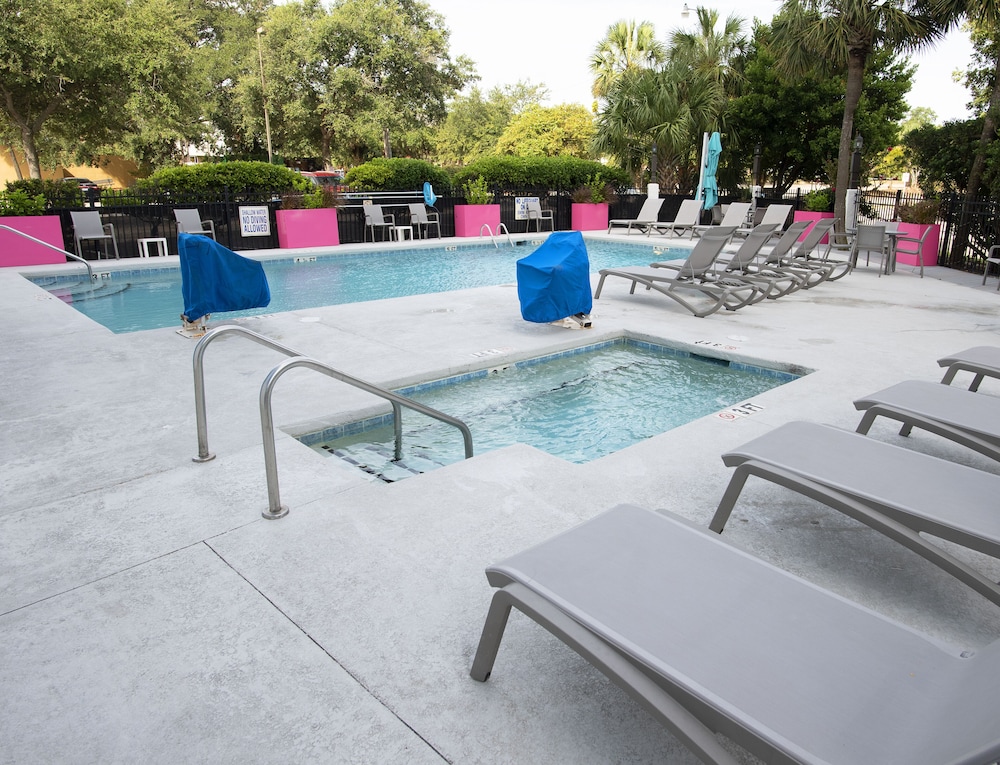 Aqua Beach Inn 30/53