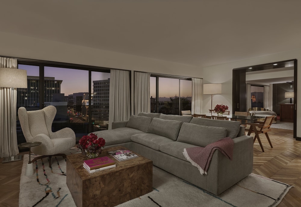 Sixty Beverly Hills 46/69