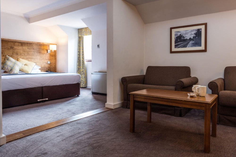 Crown Hotel 43/50