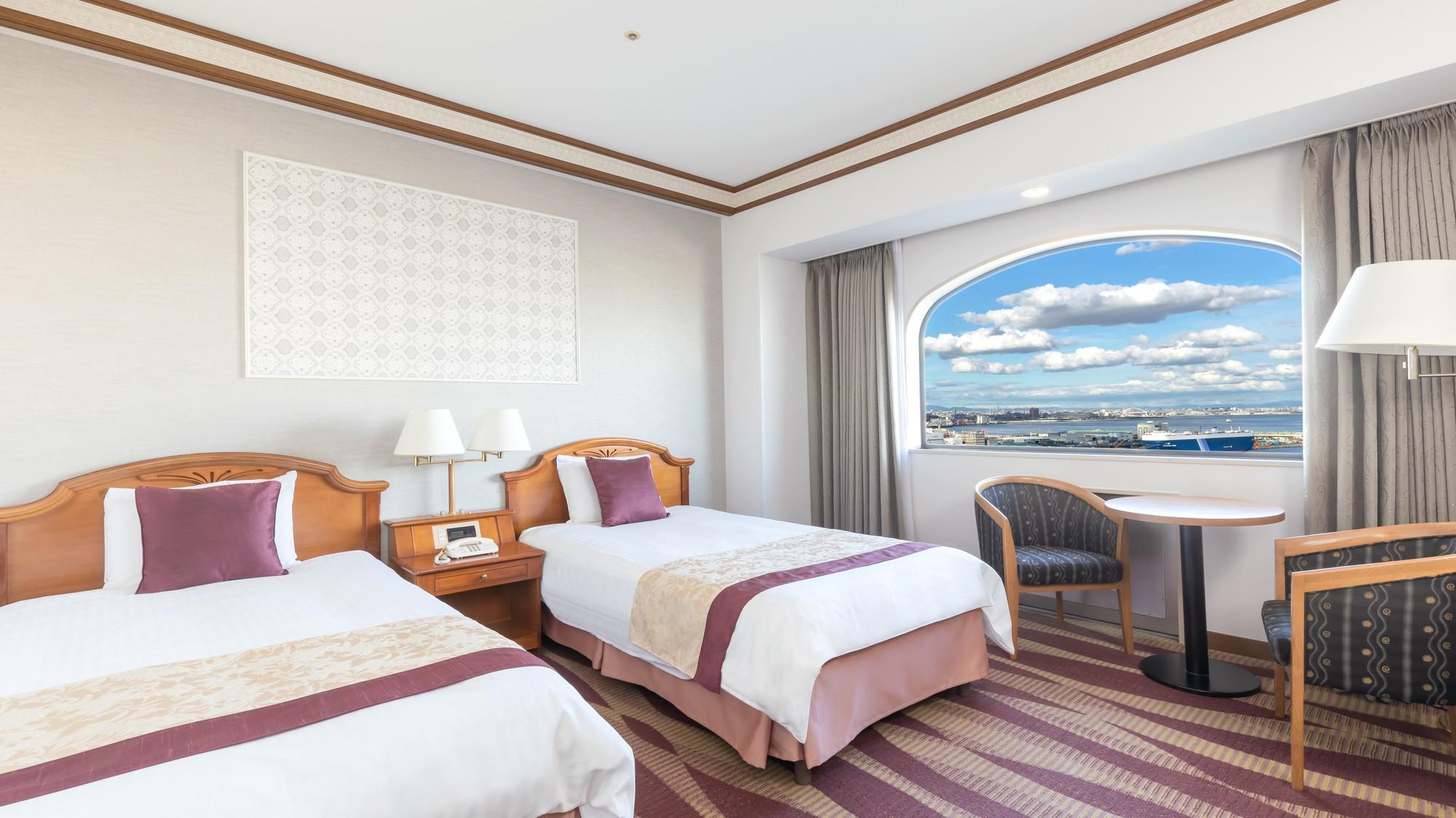 Deluxe, Twin Beds, Night View
