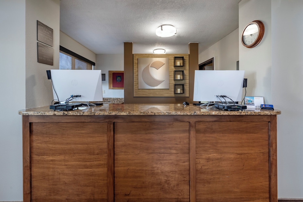 Comfort Inn and Suites Hays I-70 7/46