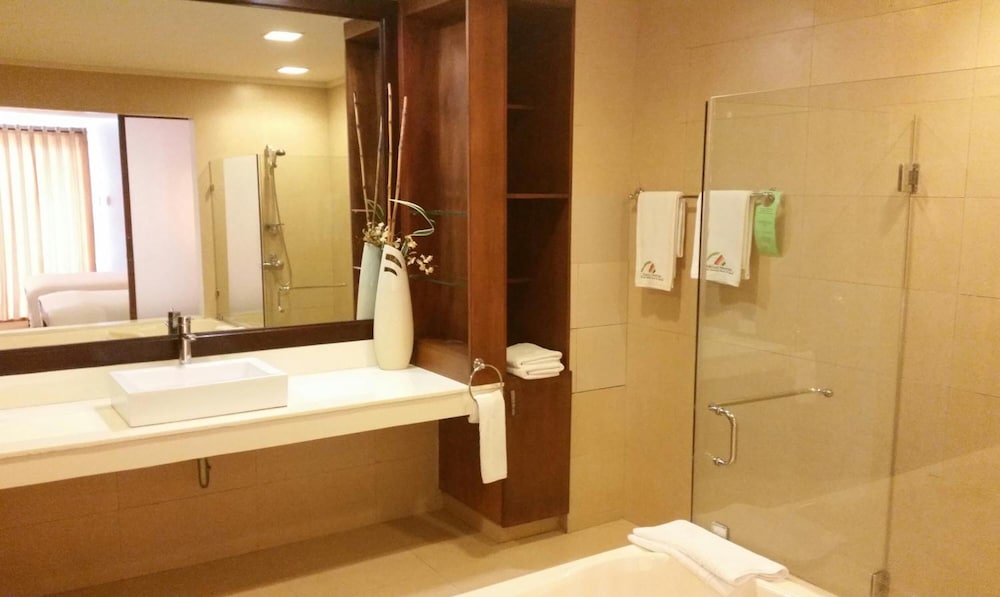 Coron Gateway Hotel Suites 47/50