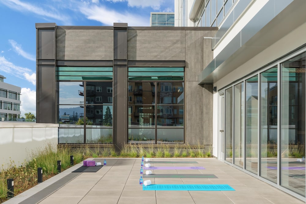 Hyatt Centric Mountain View 66/70