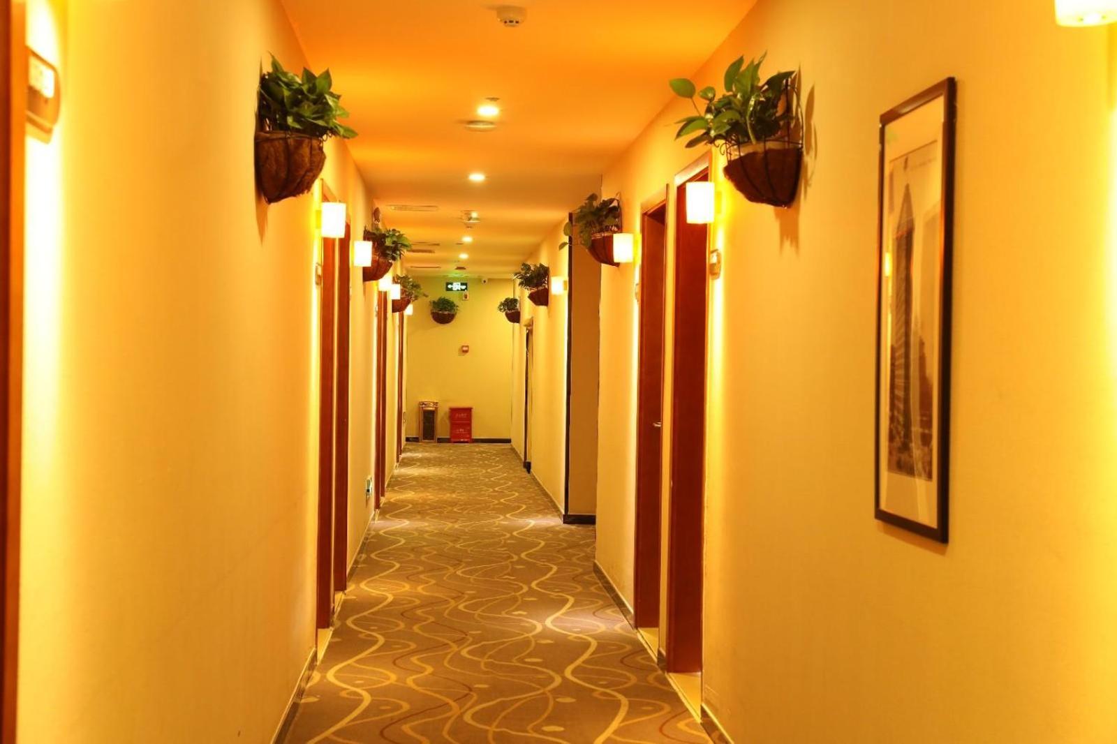 7 Days Youpin Hotel (Chengdu Dufu's Thatched Cottage Branch) 28/42