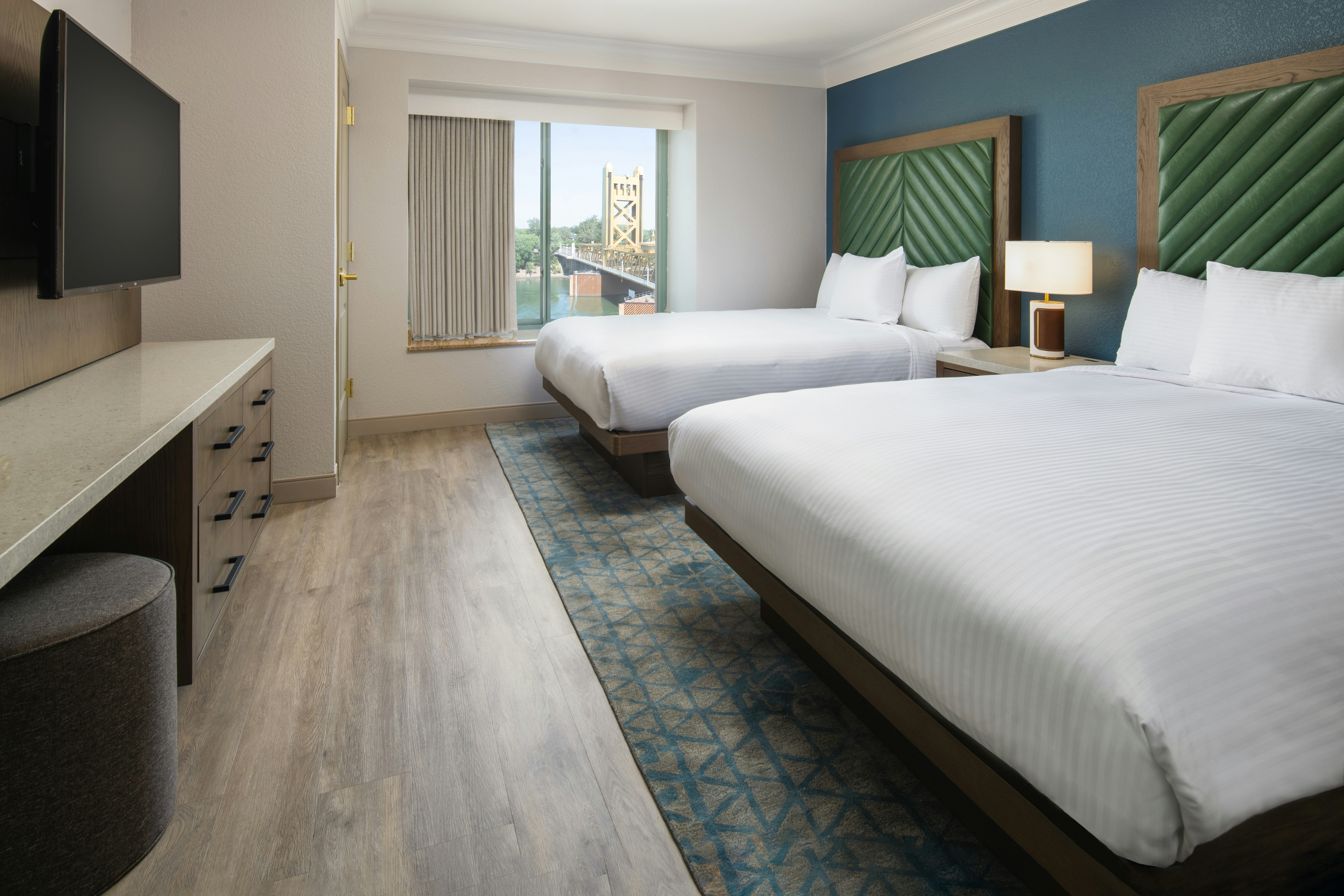 2 ROOMS, SUITE, 2 QUEEN BEDS, RIVER VIEW