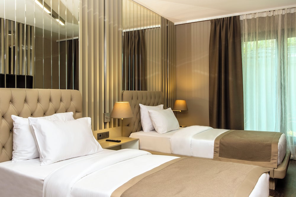 Deluxe, Twin Beds