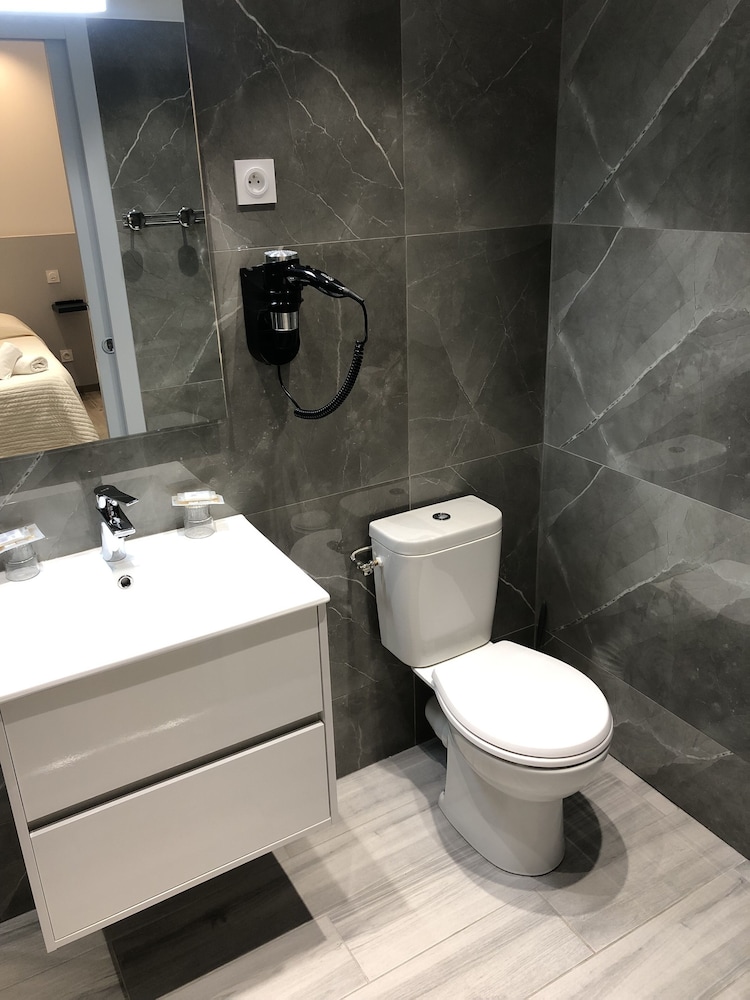 Le Dauphin Hotel 52/54