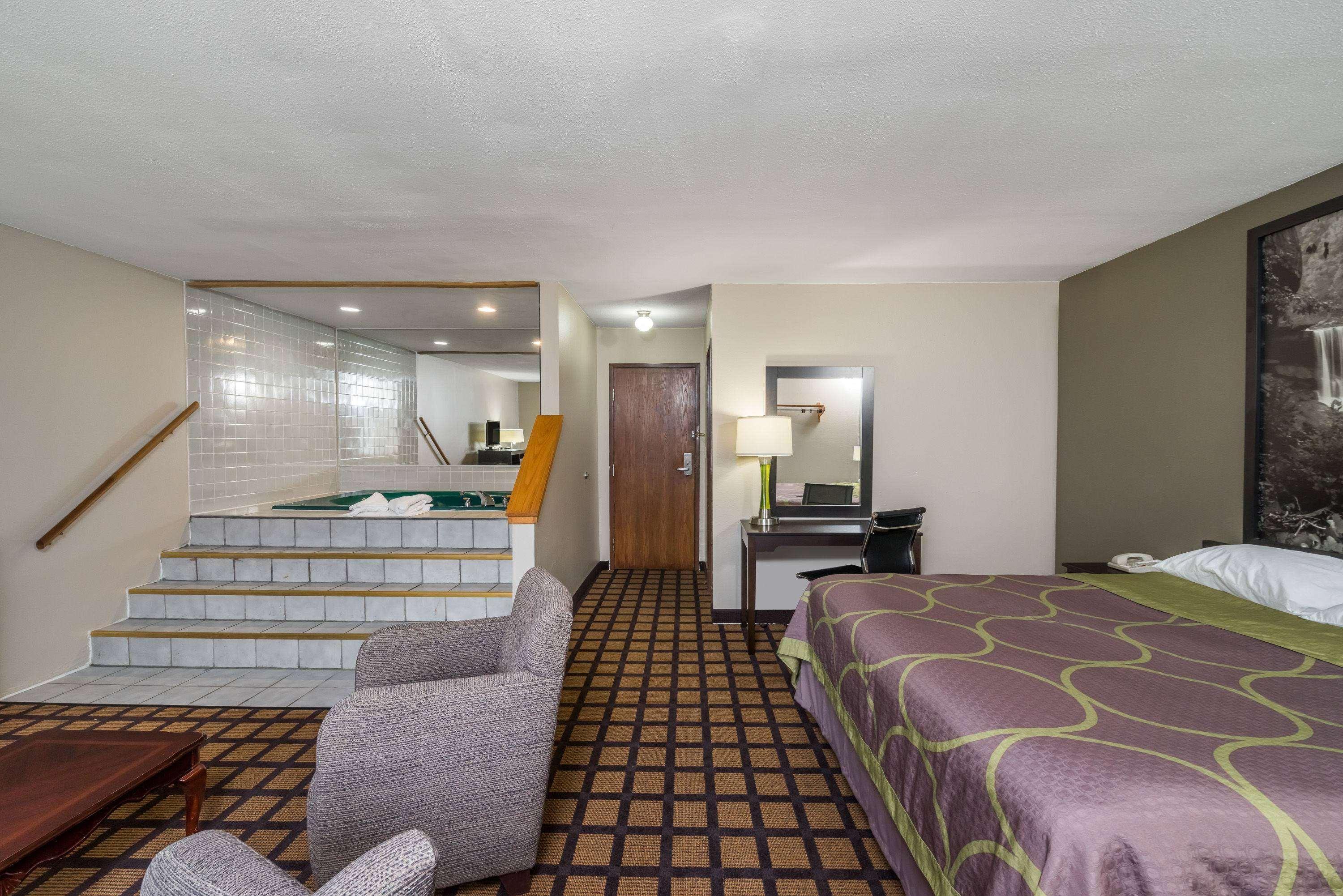 Super 8 by Wyndham Munfordville KY 3/27