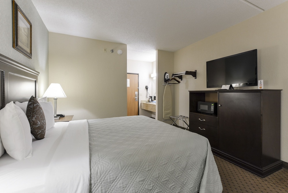 Grand View Inn and Suites 6/42