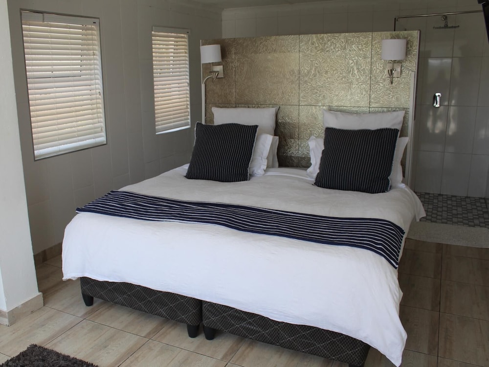 Blue's Guest House 6/33