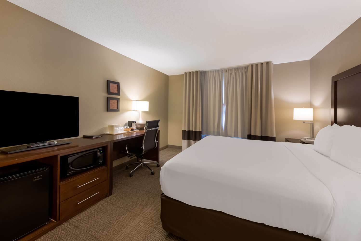 SUITE, KING BED