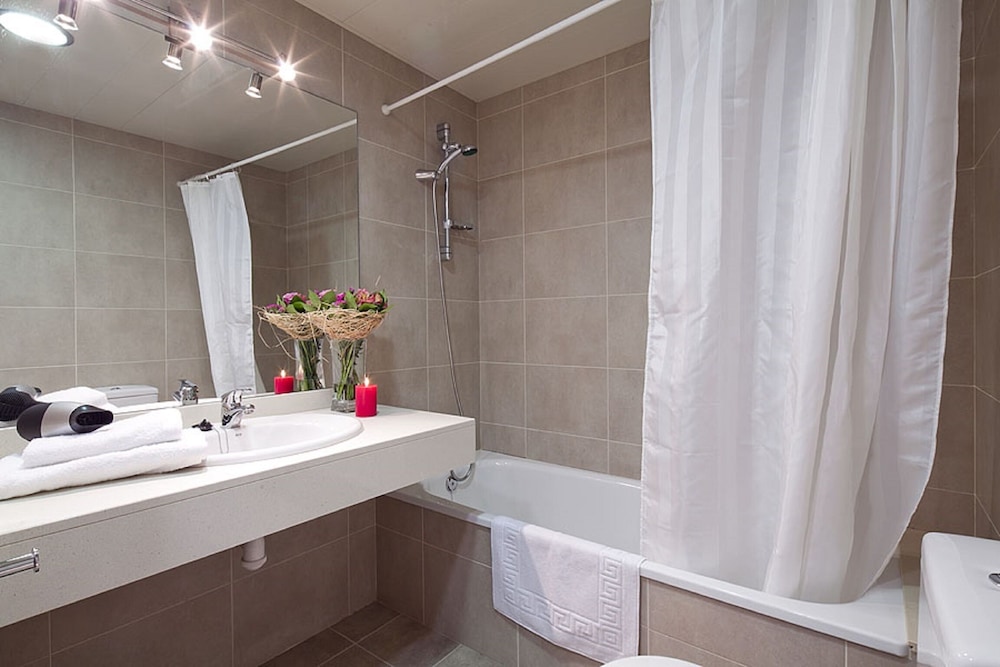 CHARMSUITES NOU RAMBLA APARTMENTS 38/42
